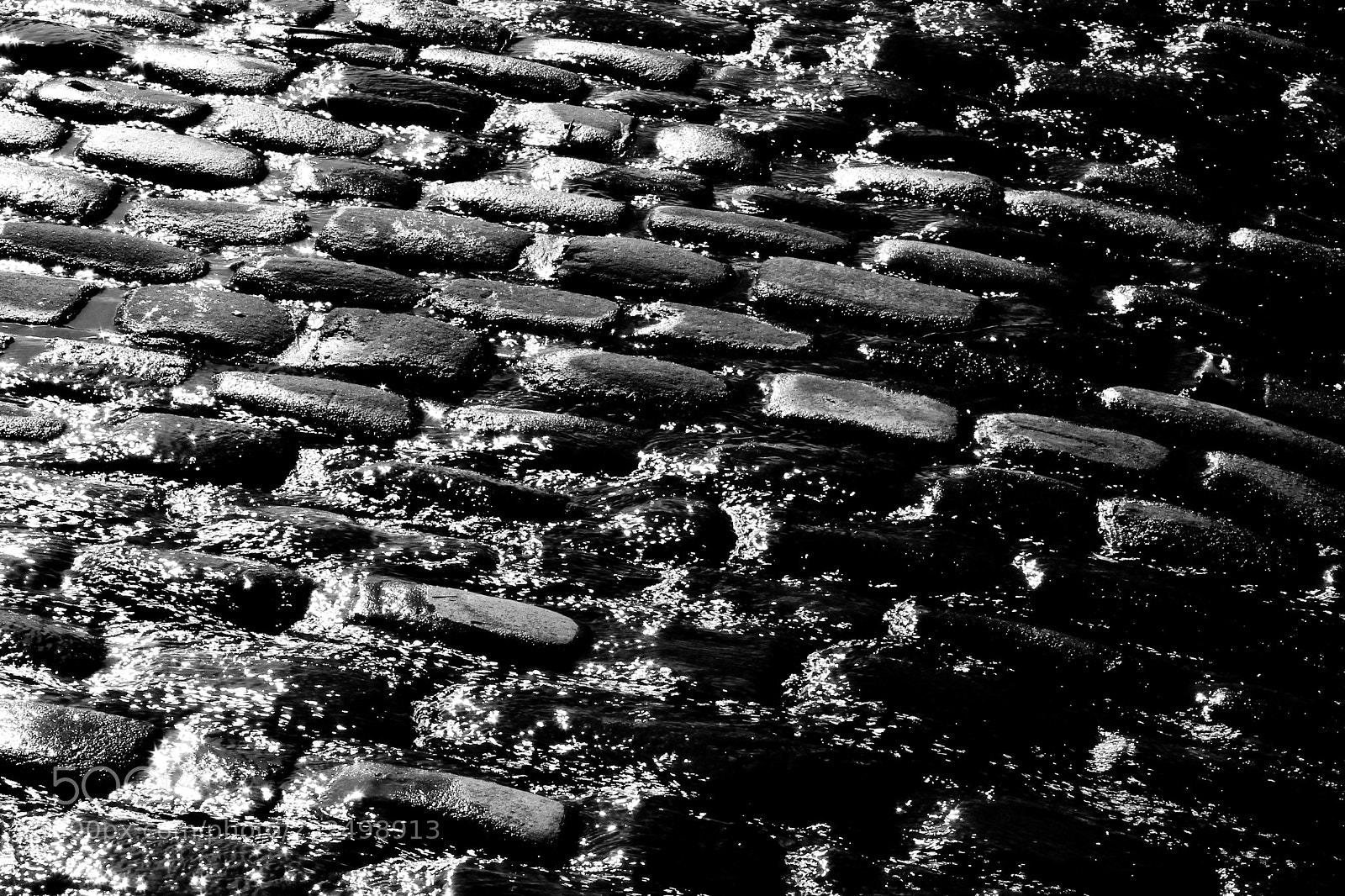 Canon EOS 1300D (EOS Rebel T6 / EOS Kiss X80) sample photo. Water and stones photography