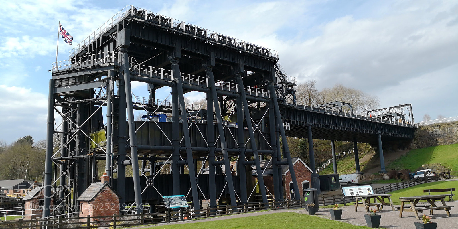 HUAWEI Mate 10 Pro sample photo. Anderton boat lift photography