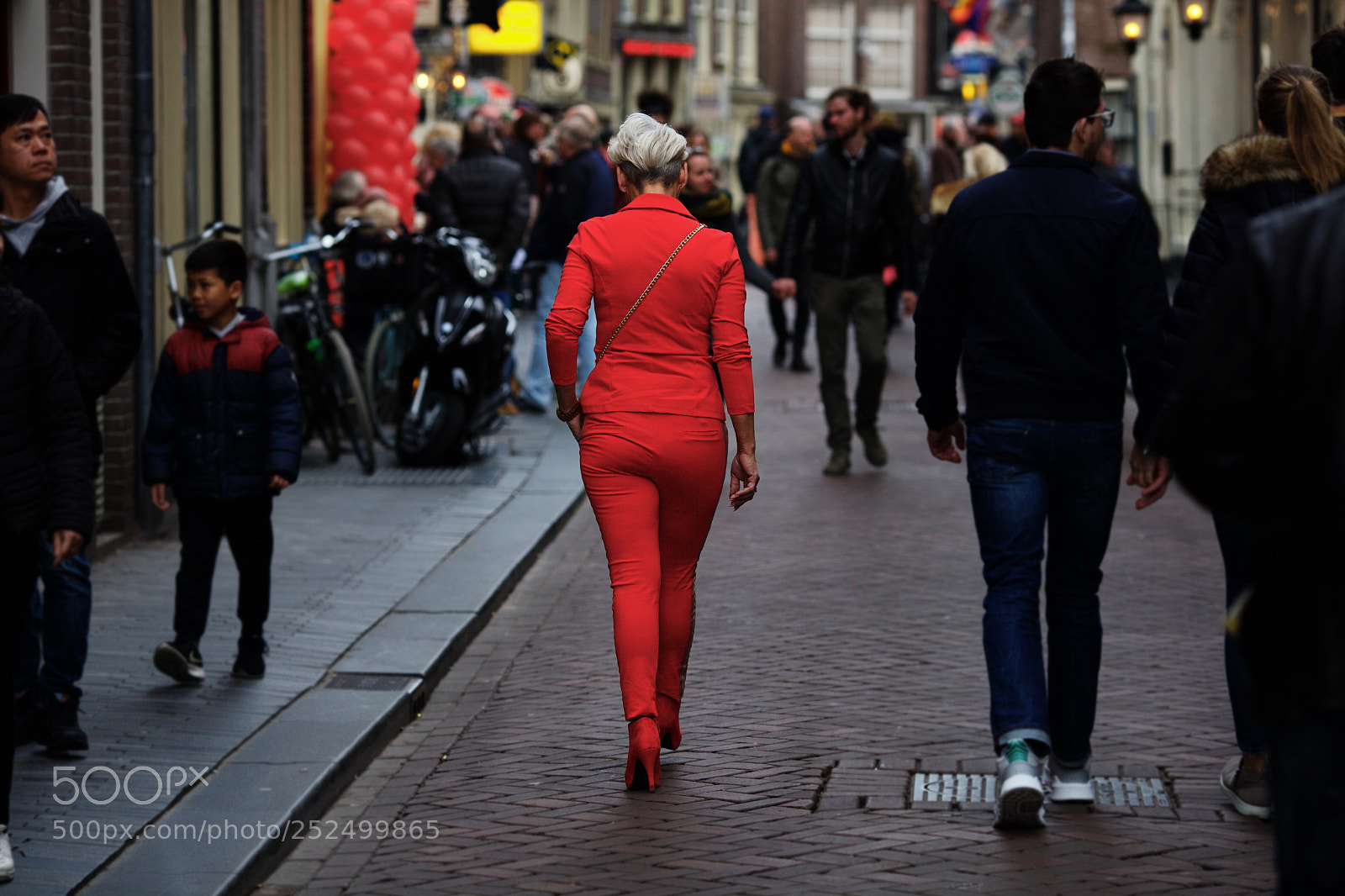 Canon EOS 5D Mark II sample photo. The woman in red photography