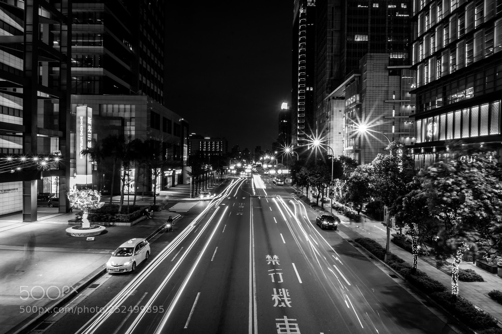 Sony a6300 sample photo. Night time taipei shopping photography