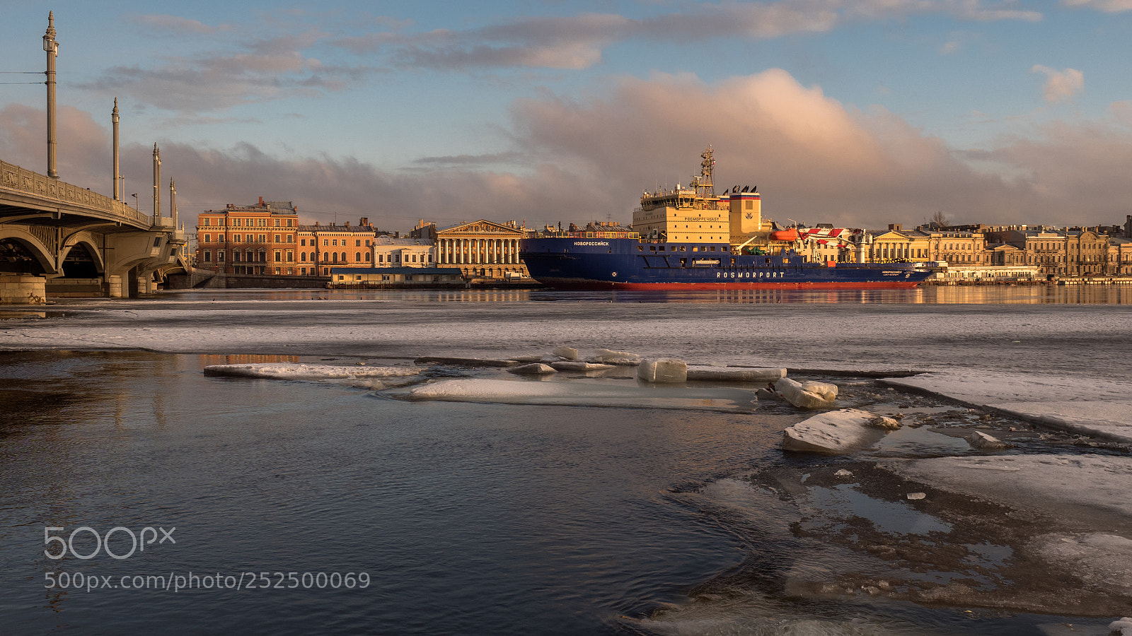 Olympus OM-D E-M5 II sample photo. Spring on the neva photography