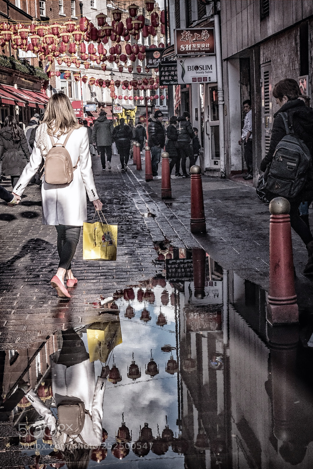 Panasonic Lumix DMC-GX85 (Lumix DMC-GX80 / Lumix DMC-GX7 Mark II) sample photo. Reflections of chinatown photography