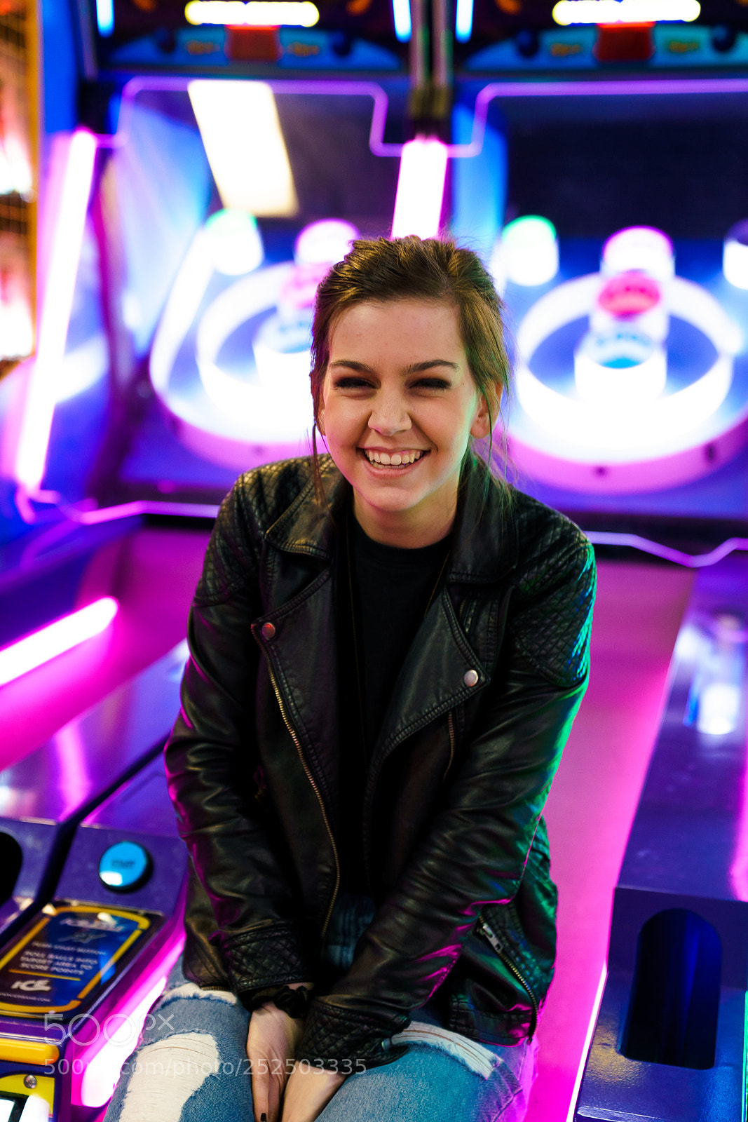 Sony a7R III sample photo. Leah under neon 2 photography