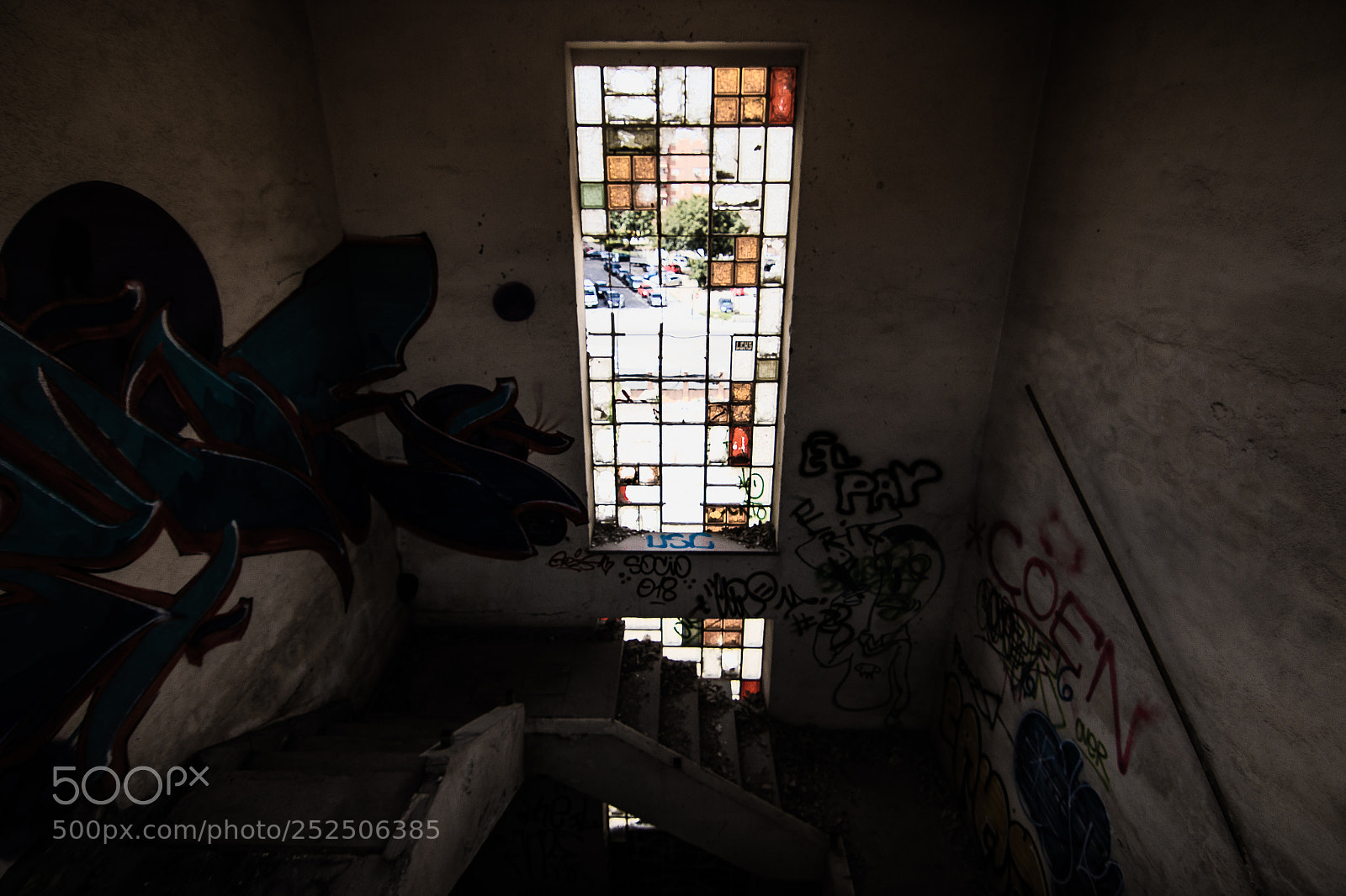 Canon EOS 1200D (EOS Rebel T5 / EOS Kiss X70 / EOS Hi) sample photo. Window urbex. photography
