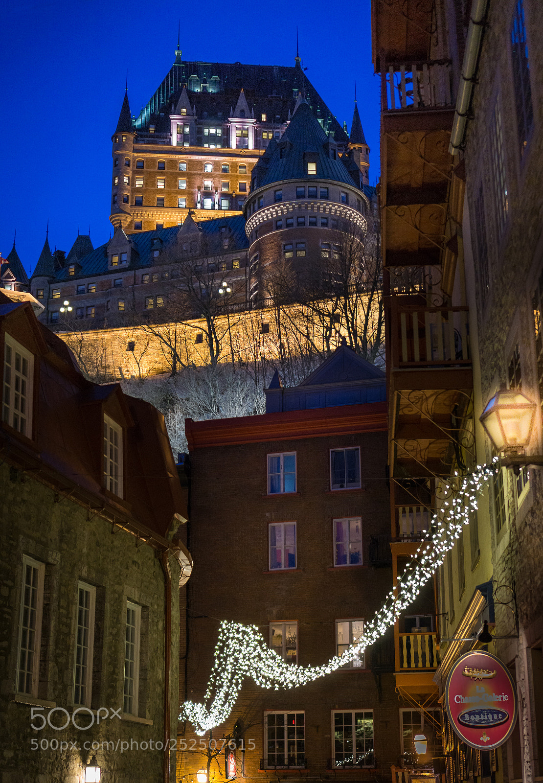 Sony a6000 sample photo. Street in quebec can photography