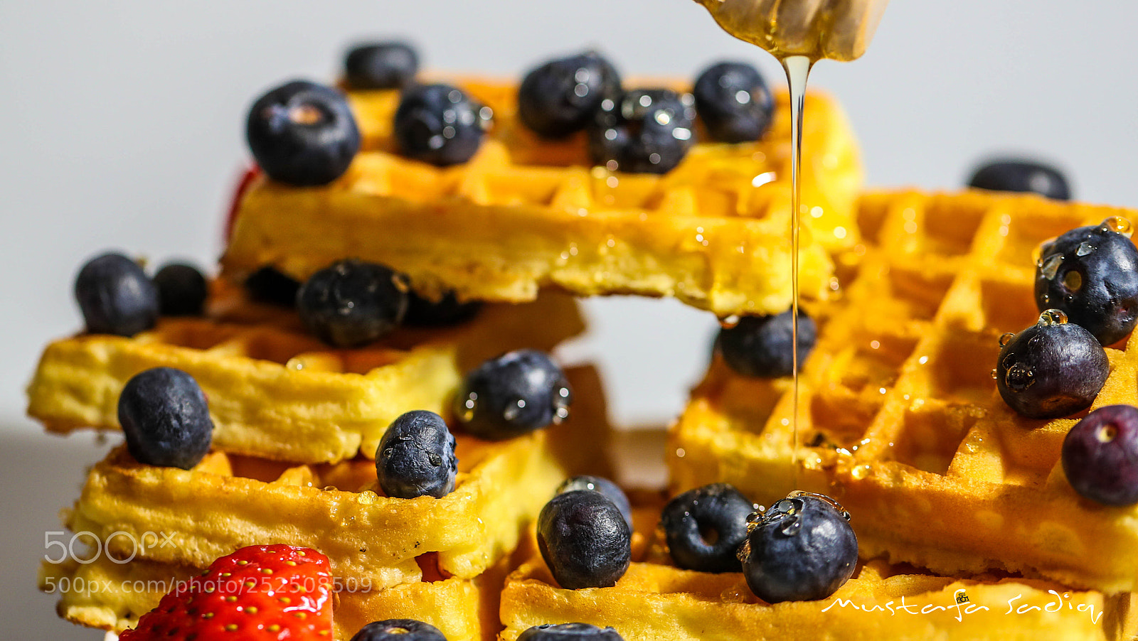 Canon EOS-1D X Mark II sample photo. Fresh made wafles photography