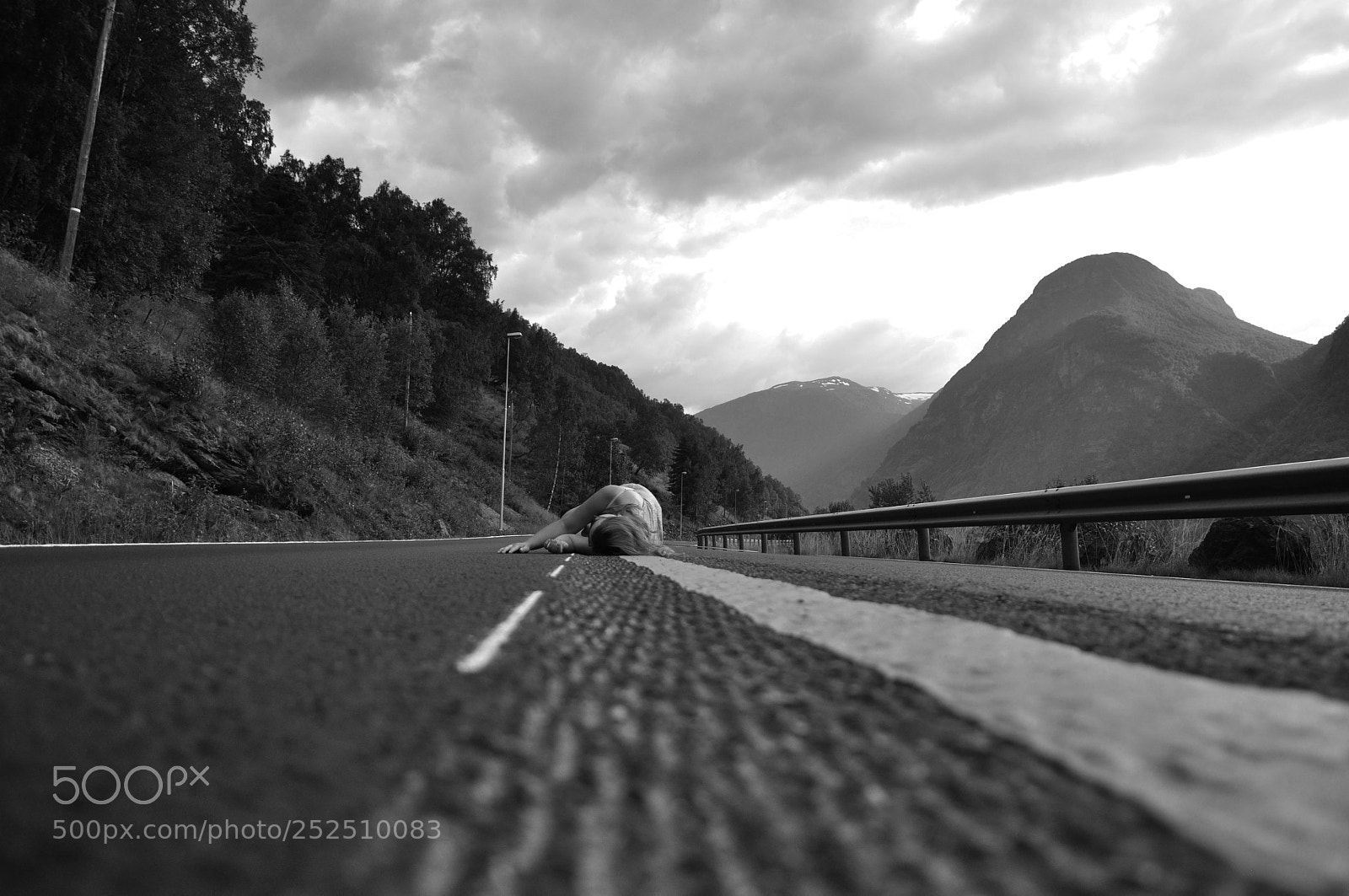Nikon D5000 sample photo. Road thriller photography