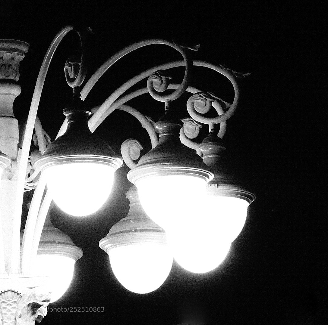 Sony DSC-HX90 sample photo. Lantern photography
