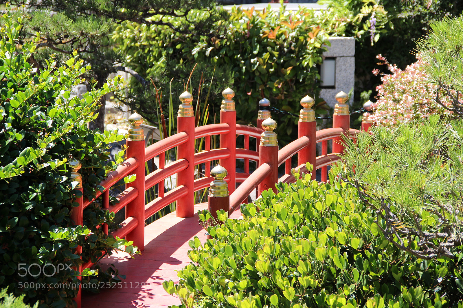 Canon EF-S 18-135mm F3.5-5.6 IS sample photo. Japanese bridge in monaco-ville photography