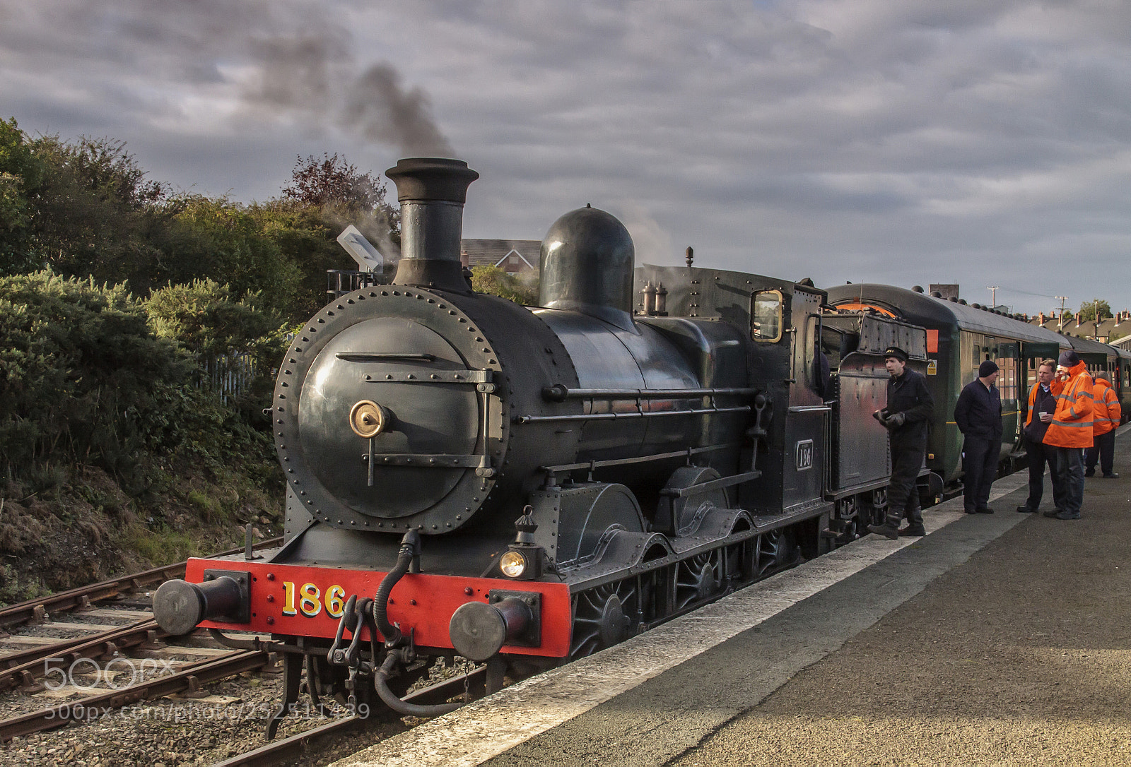 Canon EOS 50D sample photo. Waiting departure at whitehead photography