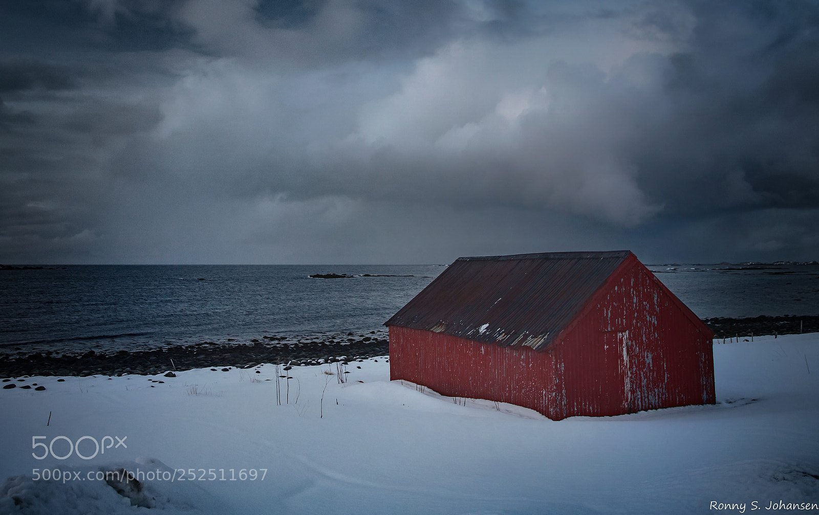 Canon EOS 750D (EOS Rebel T6i / EOS Kiss X8i) sample photo. Old barn in lofoten photography