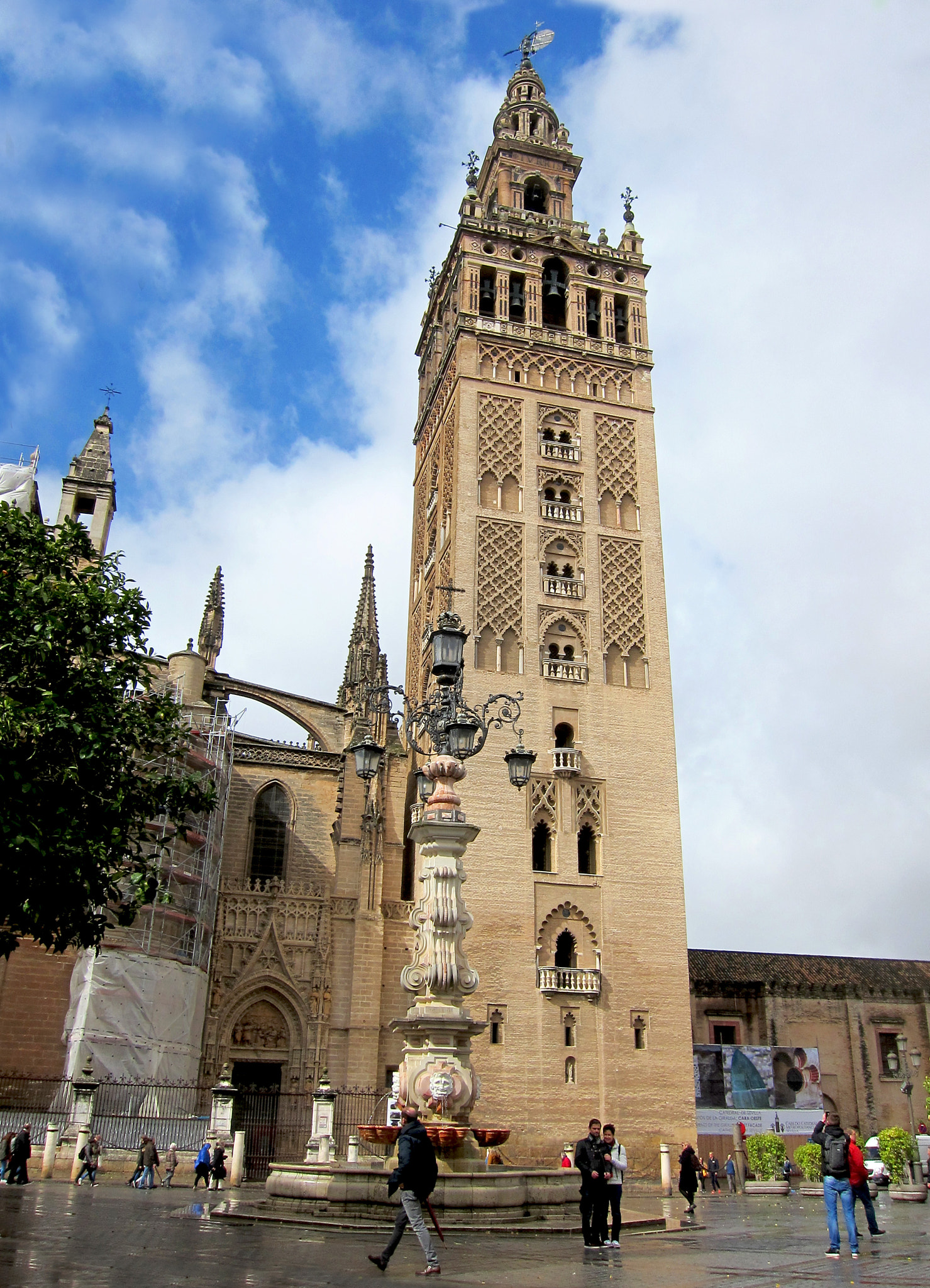 Canon PowerShot S95 sample photo. Plaza virgen de los reyes photography
