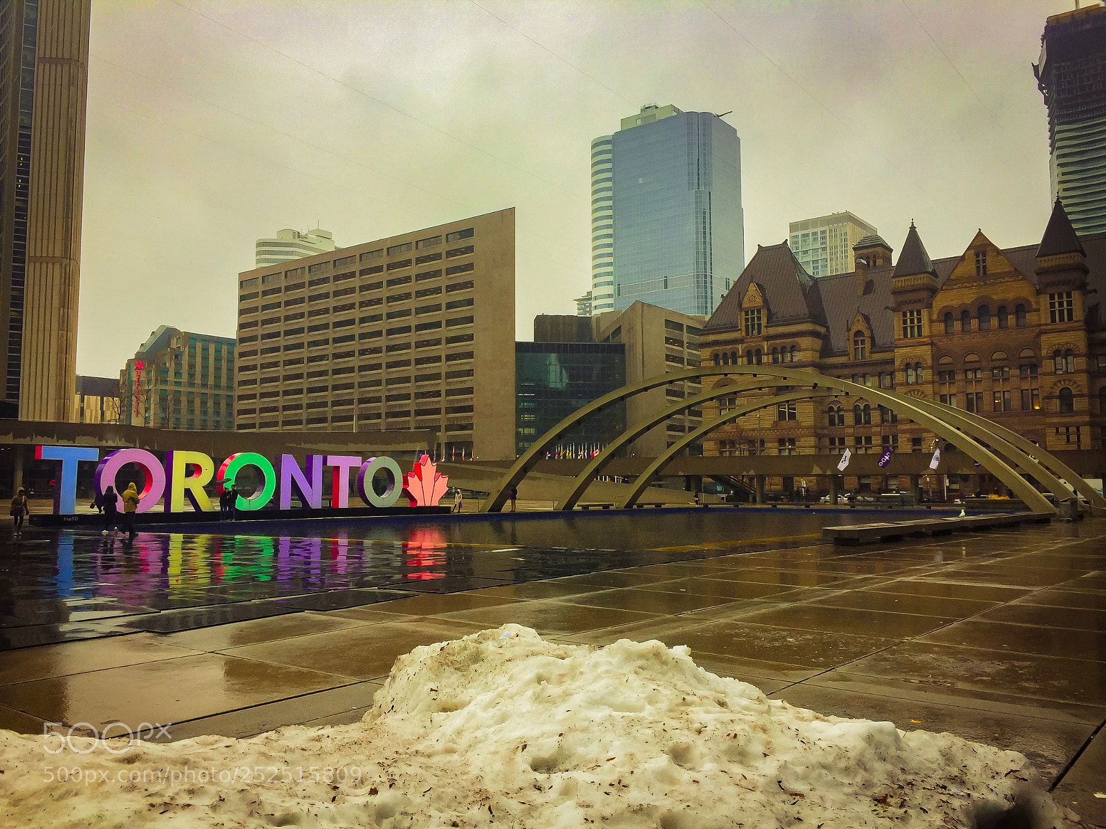Apple iPhone 6 Plus sample photo. Nathan phillips square photography