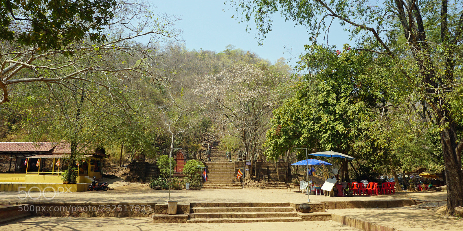 Sony a6000 sample photo. Phnom banan temple area photography