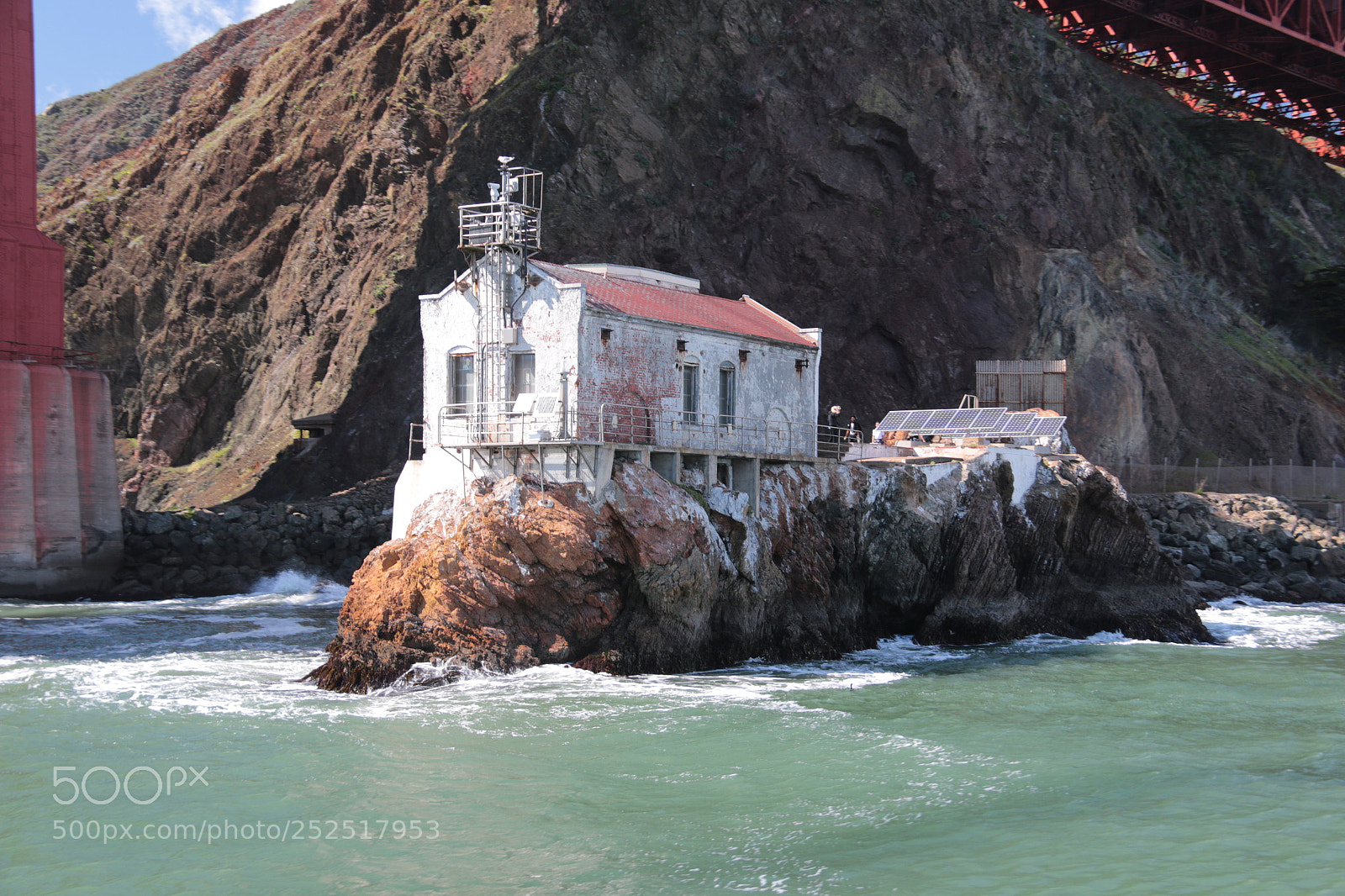 Canon EF-S 18-200mm F3.5-5.6 IS sample photo. Lime point lighthouse photography