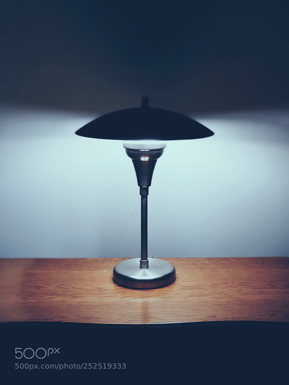Apple iPhone 8 Plus sample photo. Lamp photography