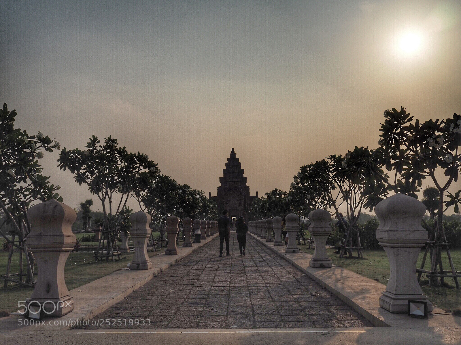 Olympus OM-D E-M5 II sample photo. The way to castle photography