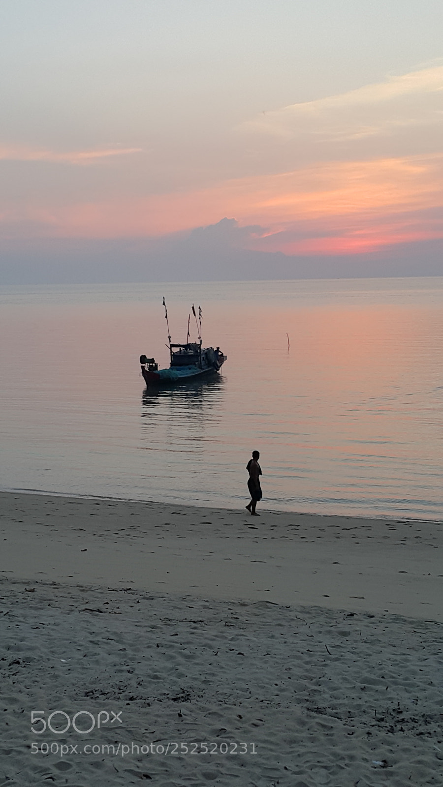 Samsung Galaxy Note4 sample photo. The man, the boat photography