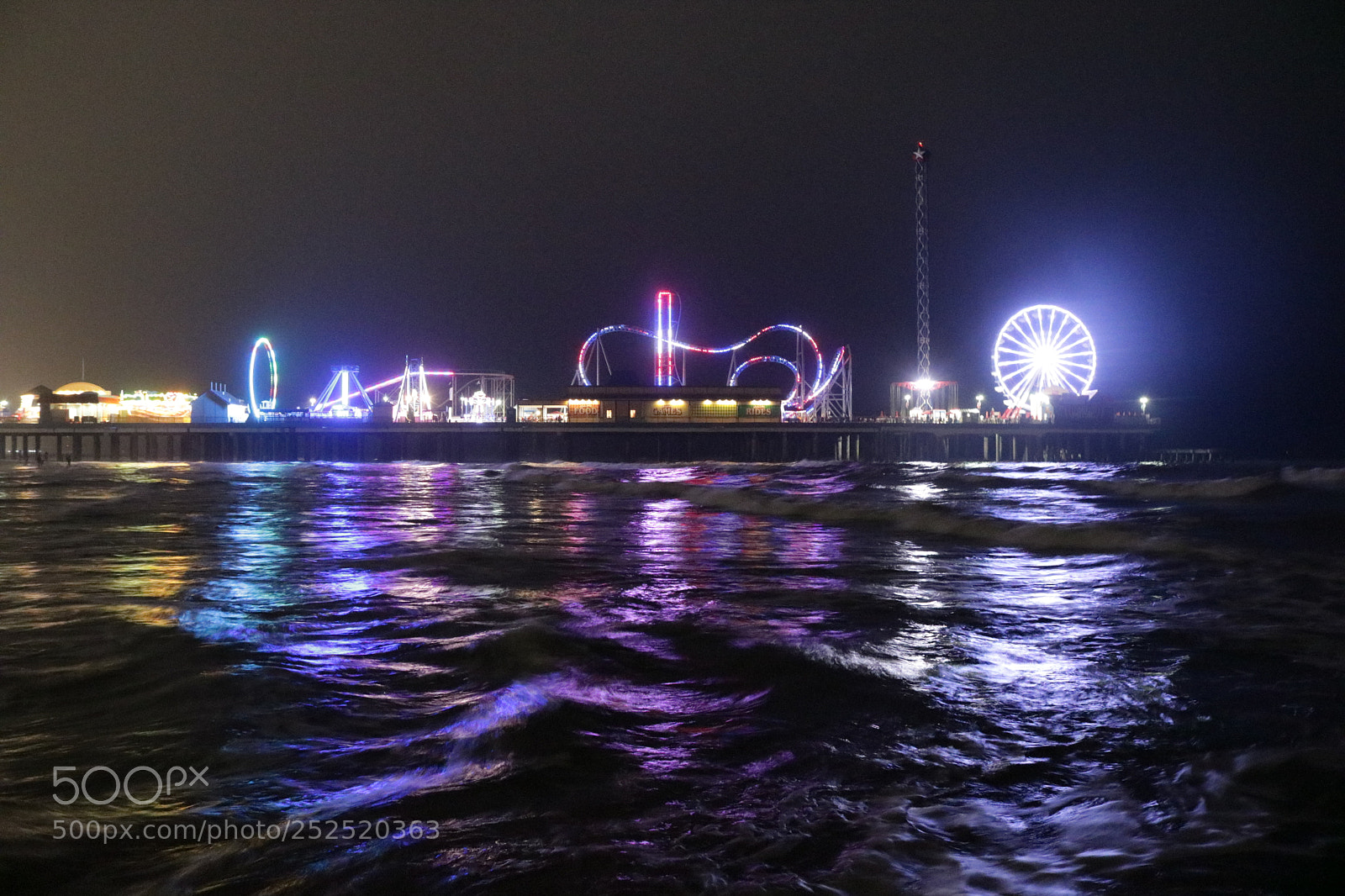 Canon EOS 750D (EOS Rebel T6i / EOS Kiss X8i) sample photo. Pleasure pier photography