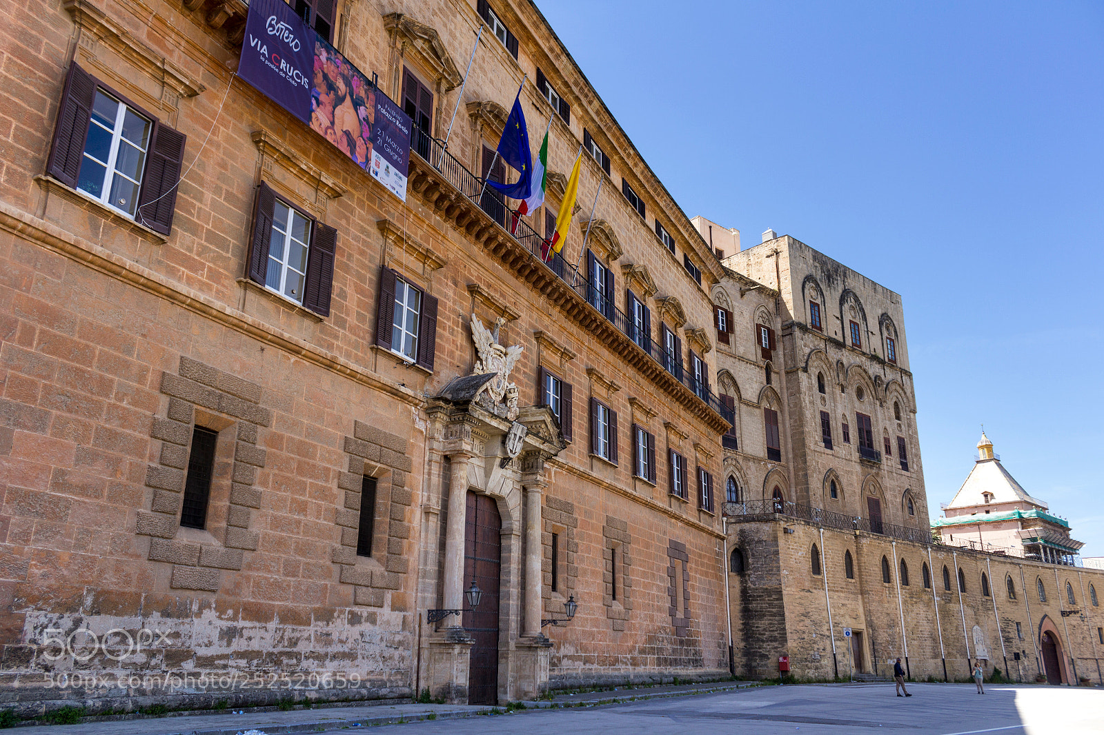 Canon EOS 600D (Rebel EOS T3i / EOS Kiss X5) sample photo. Historical building photography