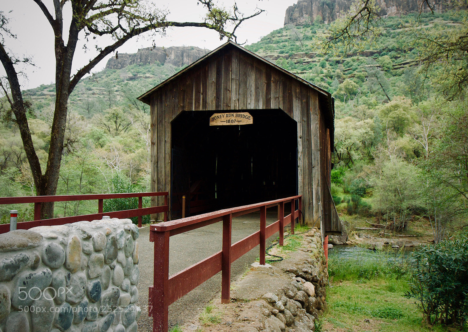Canon EOS 80D sample photo. Honey run covered bridge photography
