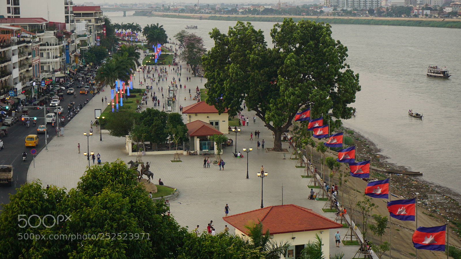 Sony a6000 sample photo. Phnom penh riverside photography