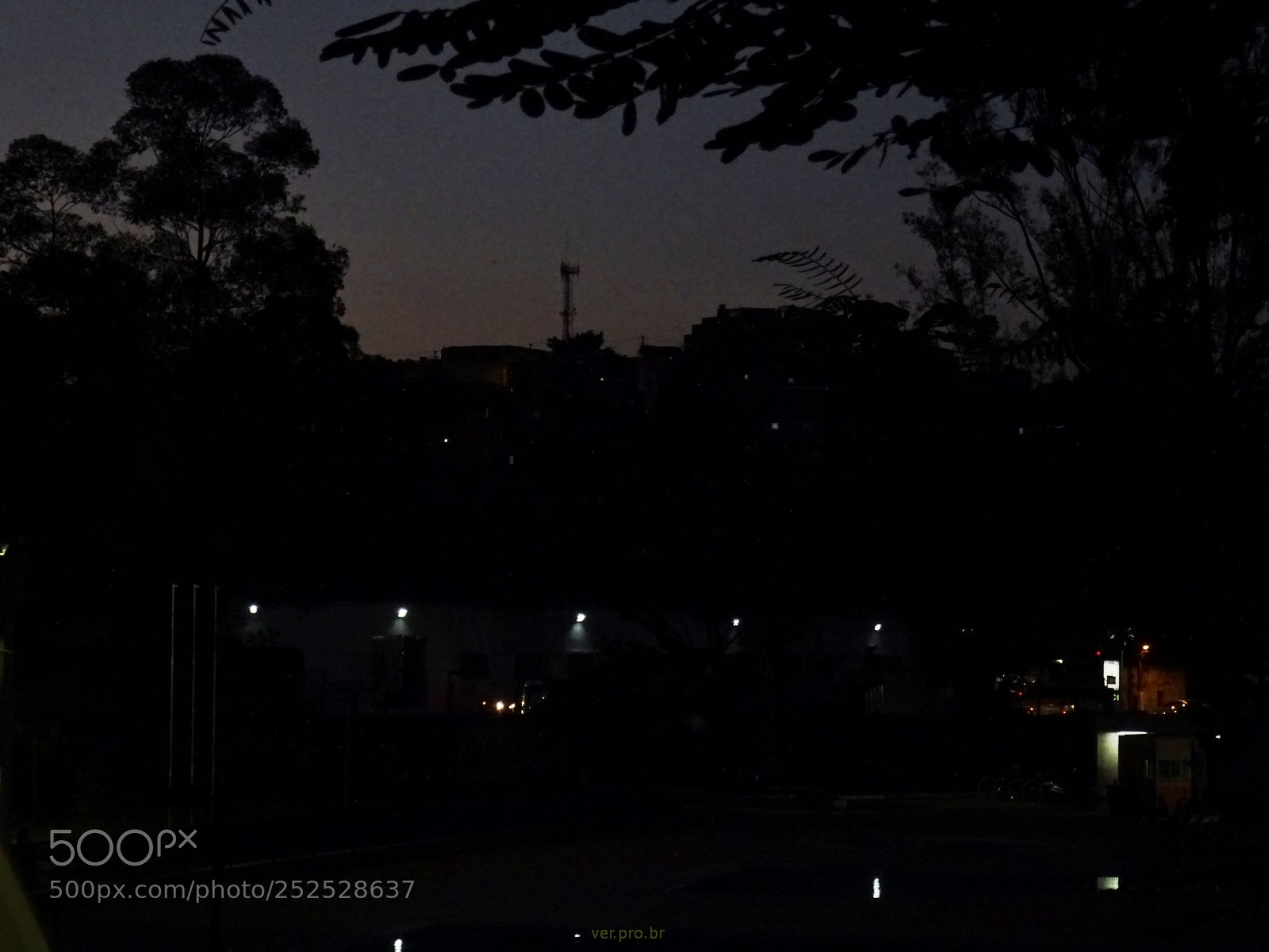 Sony DSC-HX60V sample photo. Crepúsculo na escola photography