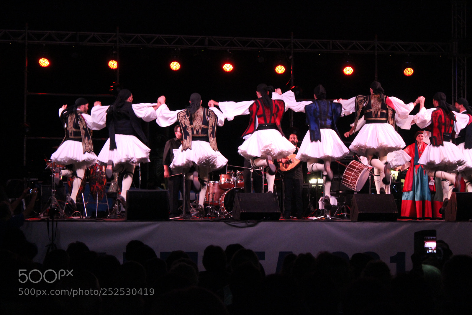 Canon EOS 600D (Rebel EOS T3i / EOS Kiss X5) sample photo. Greek folkdance photography