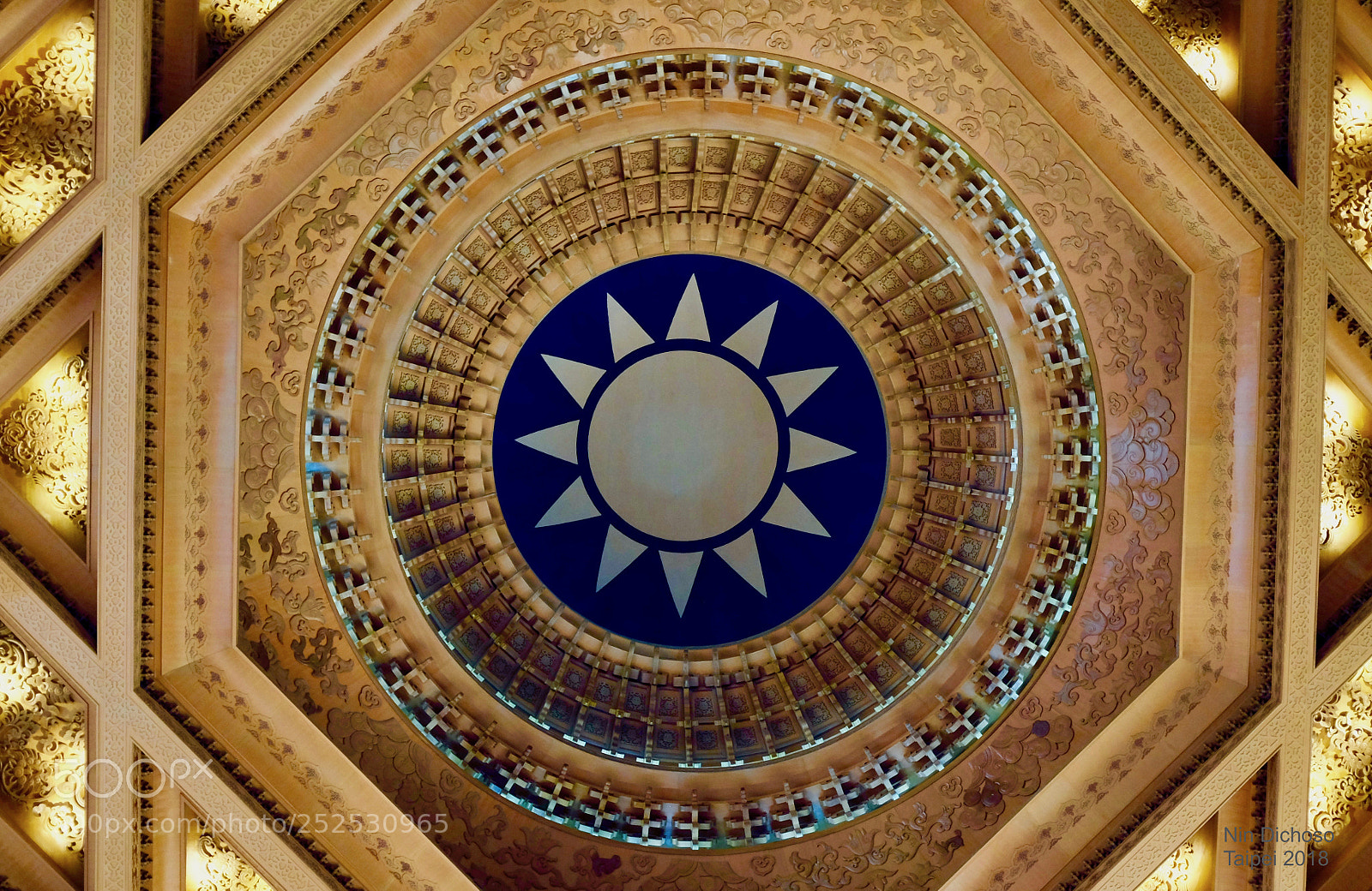 Fujifilm X100S sample photo. Ceiling of chiang kai-shek photography