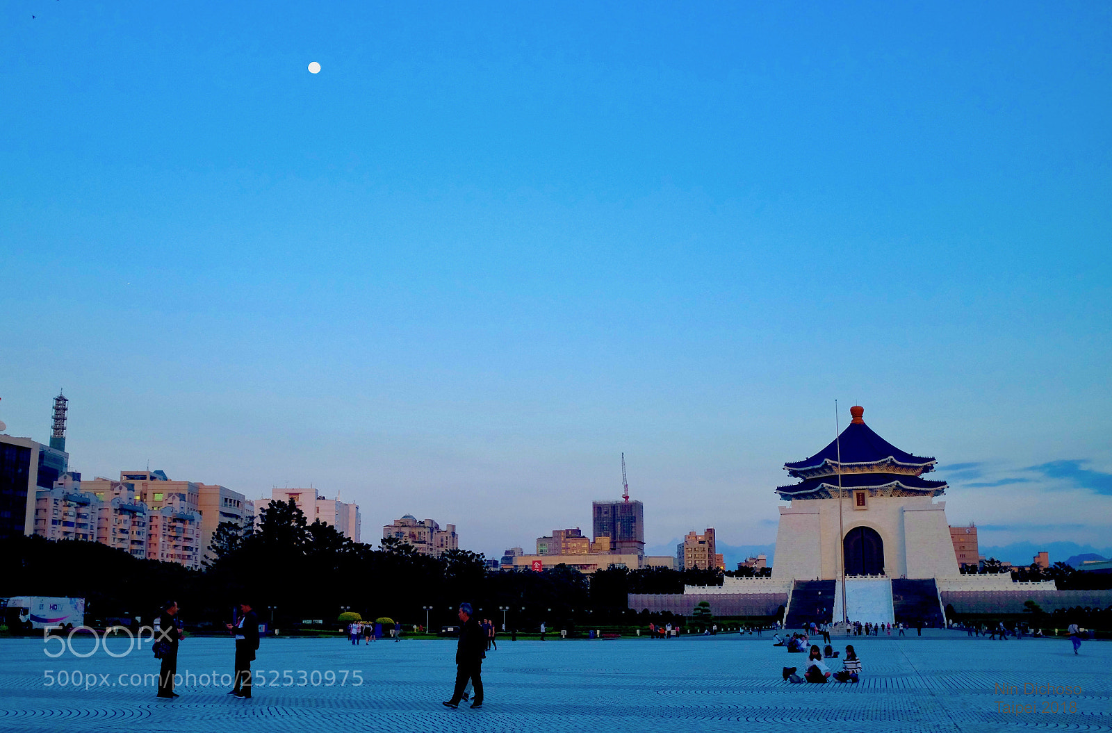 Fujifilm X100S sample photo. Chiang kai-shek memorial hall photography
