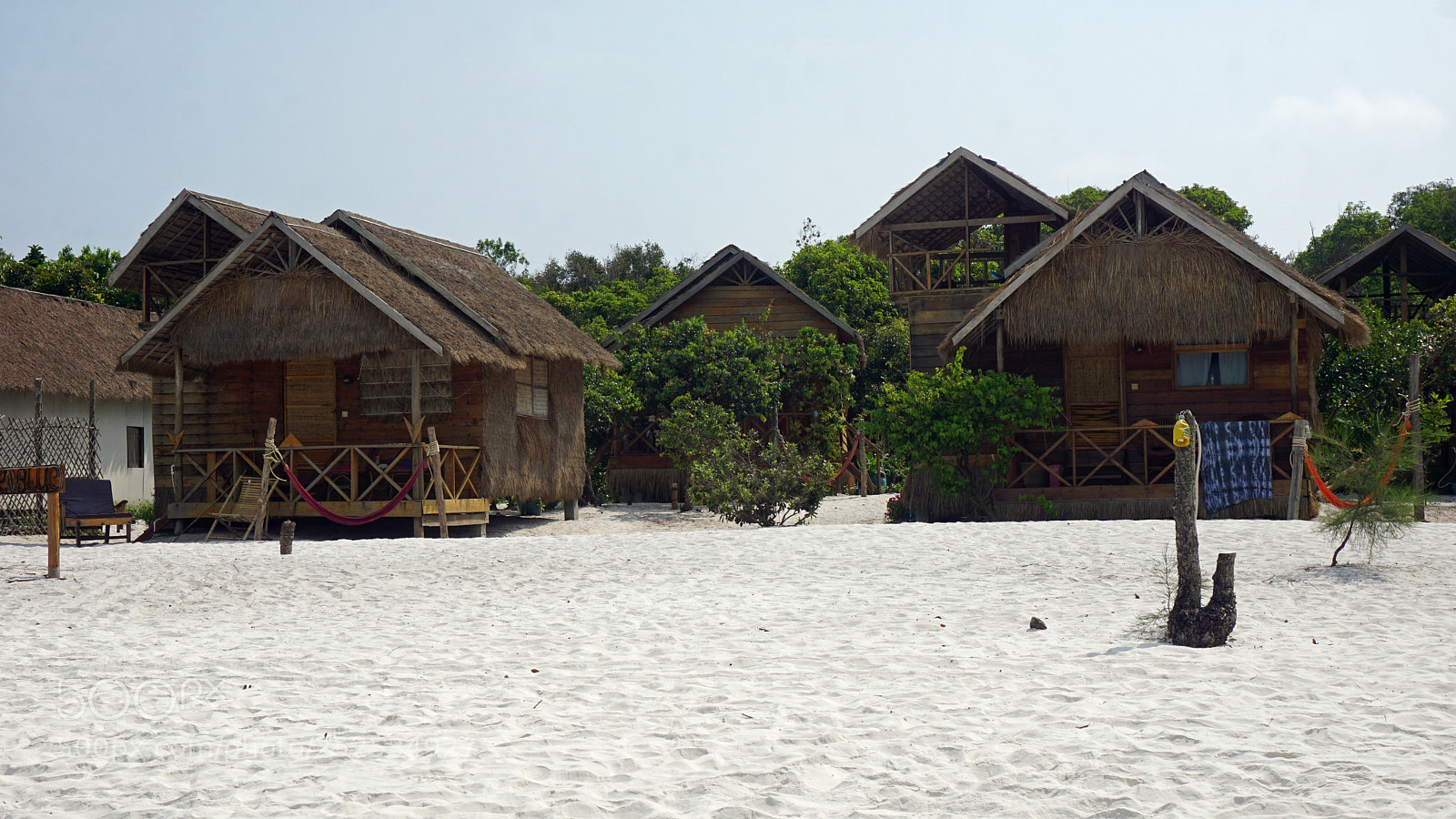 Sony a6000 sample photo. Beach huts on koh photography