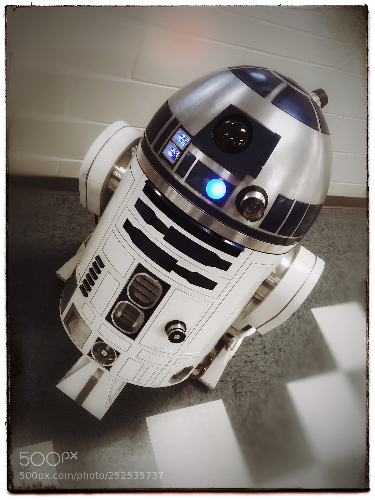 Apple iPhone SE sample photo. R2d2 photography
