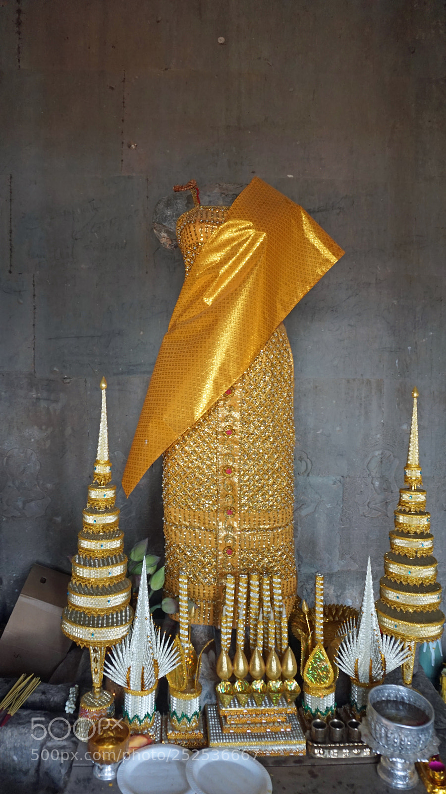 Sony a6000 sample photo. Buddha statue in angkor photography