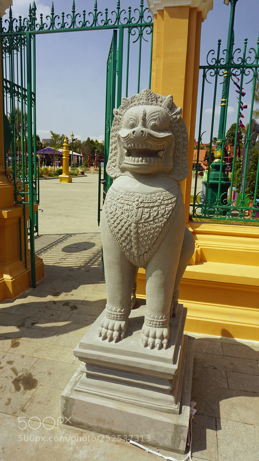 Sony a6000 sample photo. Phnom penh temple photography