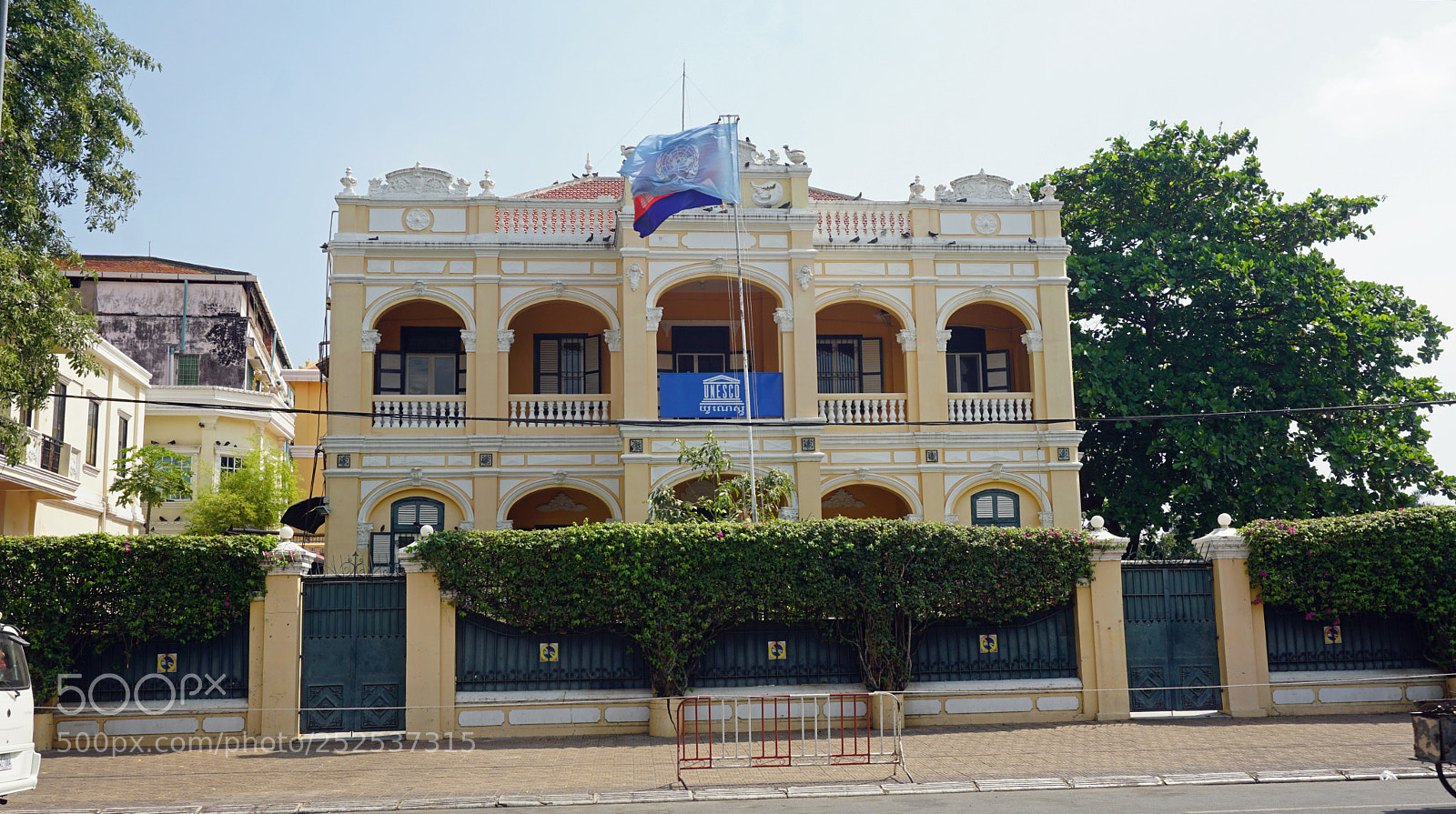 Sony a6000 sample photo. Building in phnom penh photography