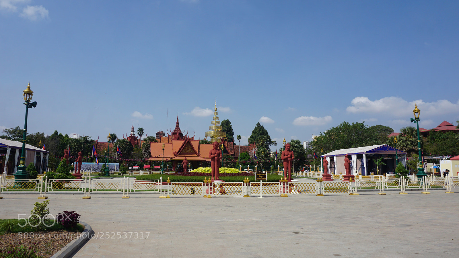 Sony a6000 sample photo. Phnom penh temple photography