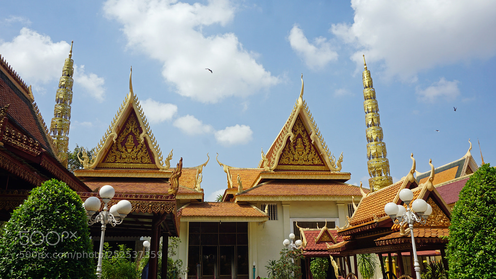 Sony a6000 sample photo. Phnom penh temple photography