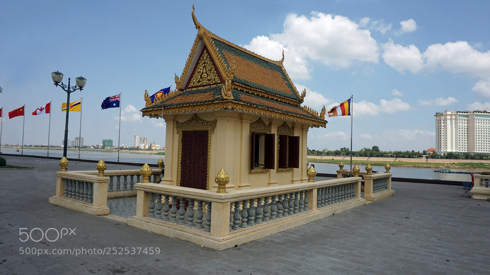 Sony a6000 sample photo. Building in phnom penh photography