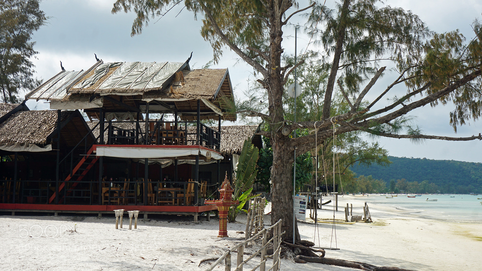Sony a6000 sample photo. Beach huts on koh photography