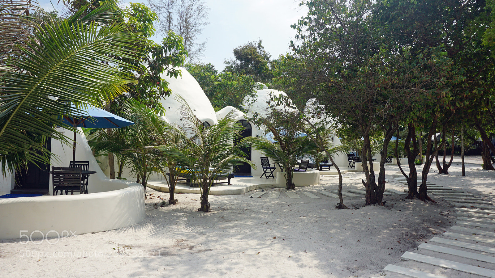 Sony a6000 sample photo. Beach huts on koh photography