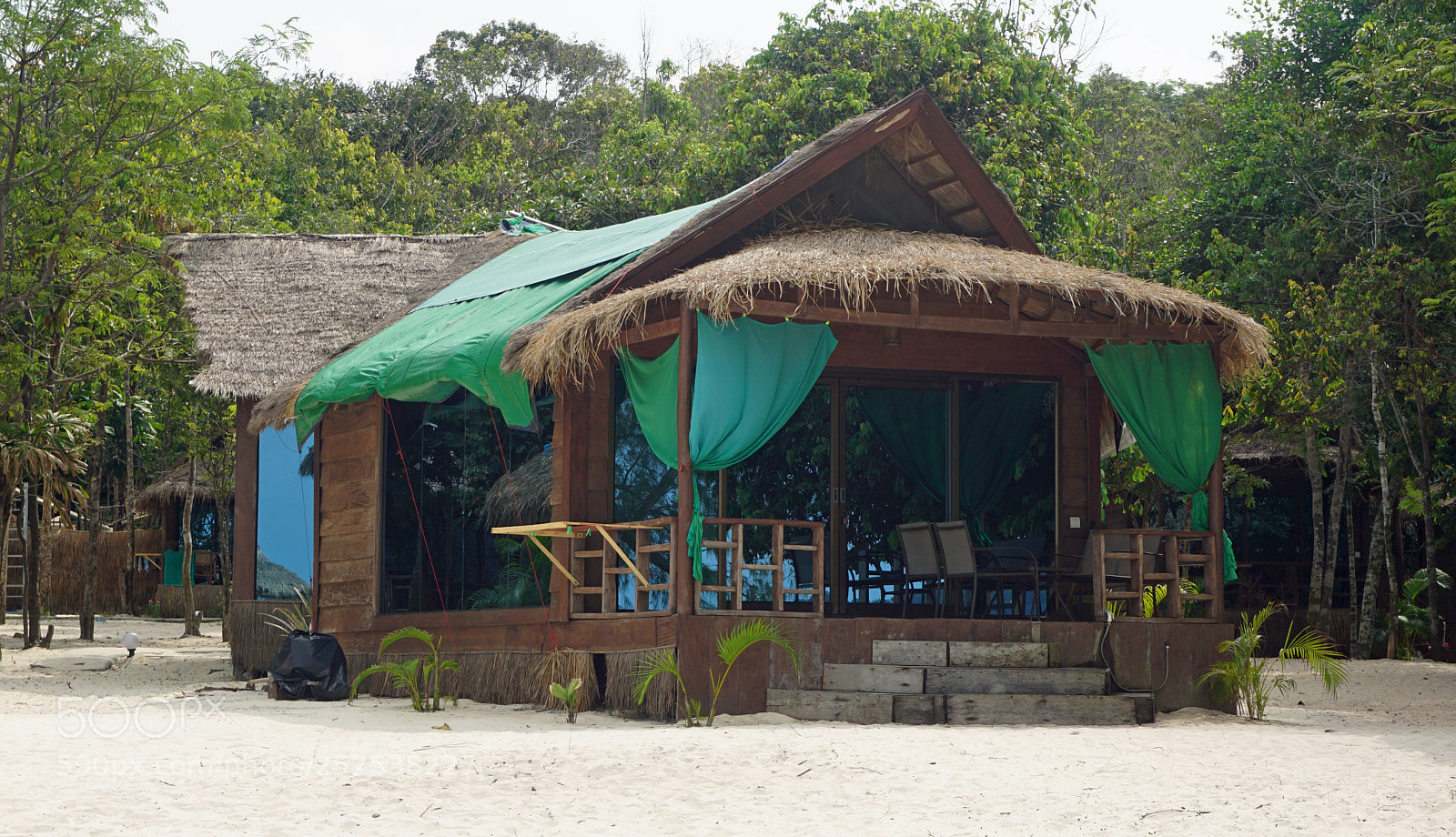 Sony a6000 sample photo. Beach huts on koh photography