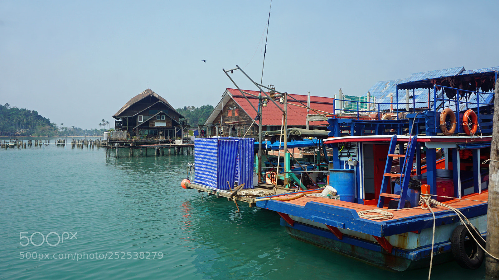 Sony a6000 sample photo. Wooden houses on koh photography