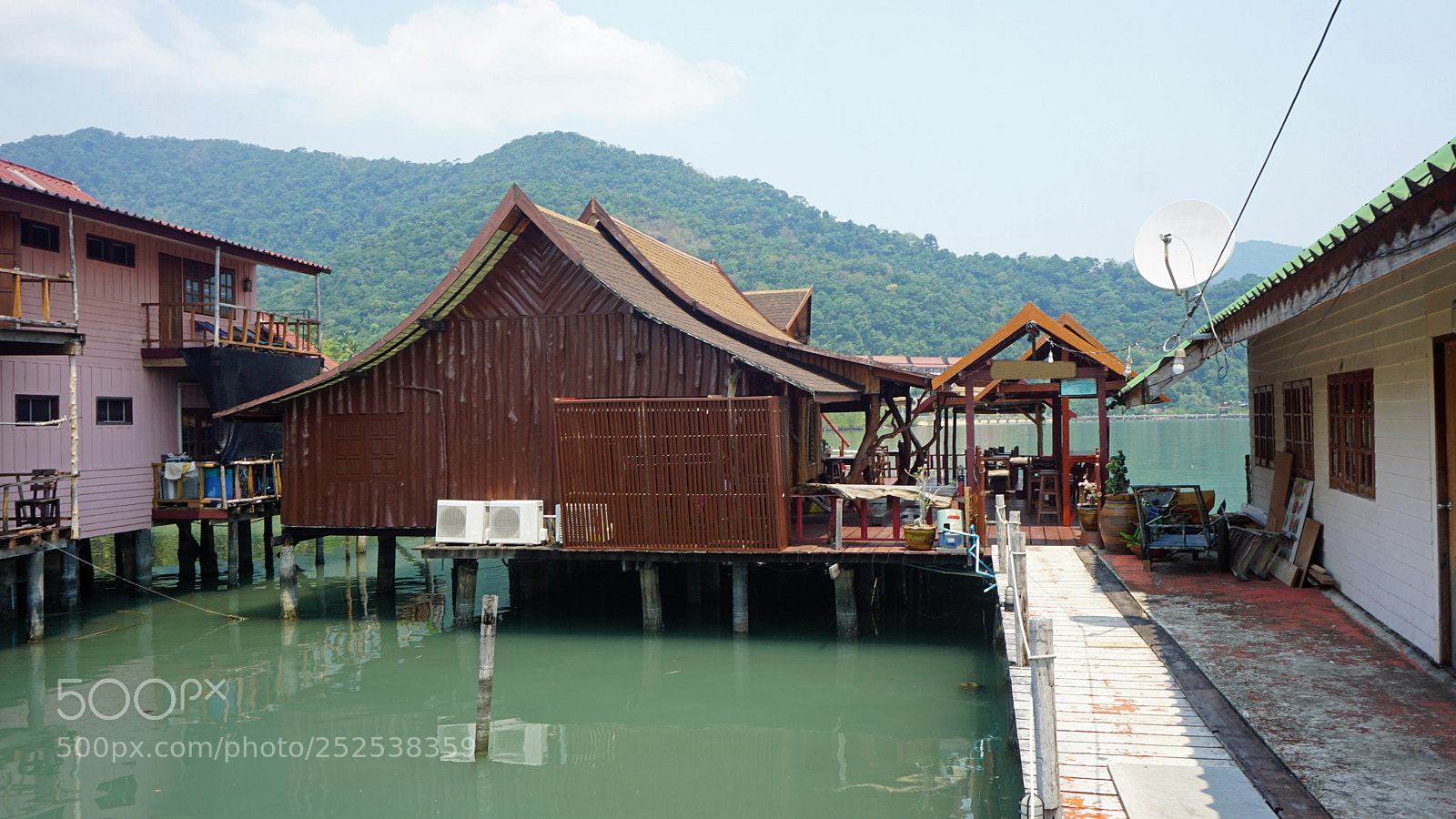 Sony a6000 sample photo. Wooden houses on koh photography