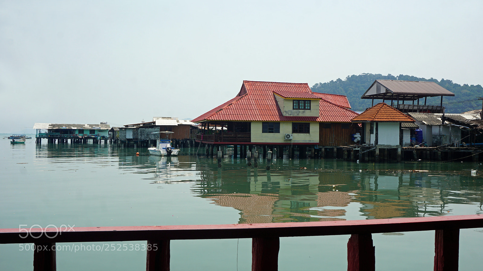 Sony a6000 sample photo. Wooden houses on koh photography