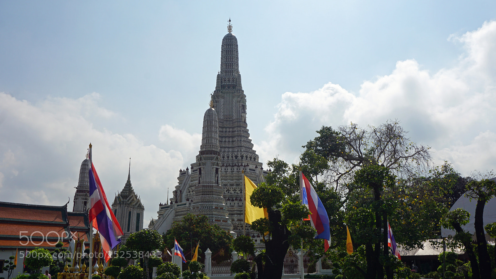Sony a6000 sample photo. Wat arun temple in photography
