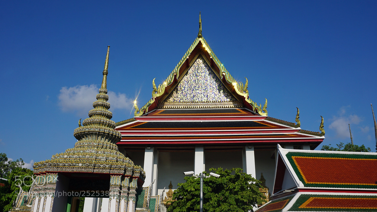Sony a6000 sample photo. Wat arun temple in photography