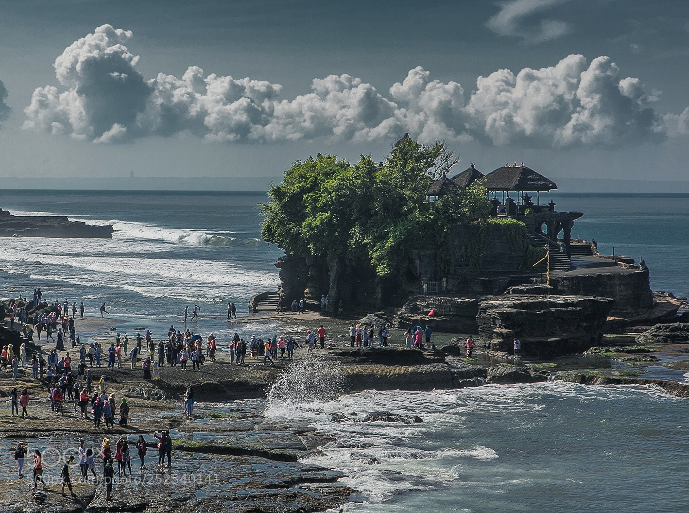 Canon EOS 5D Mark IV sample photo. The cloud and crowd photography
