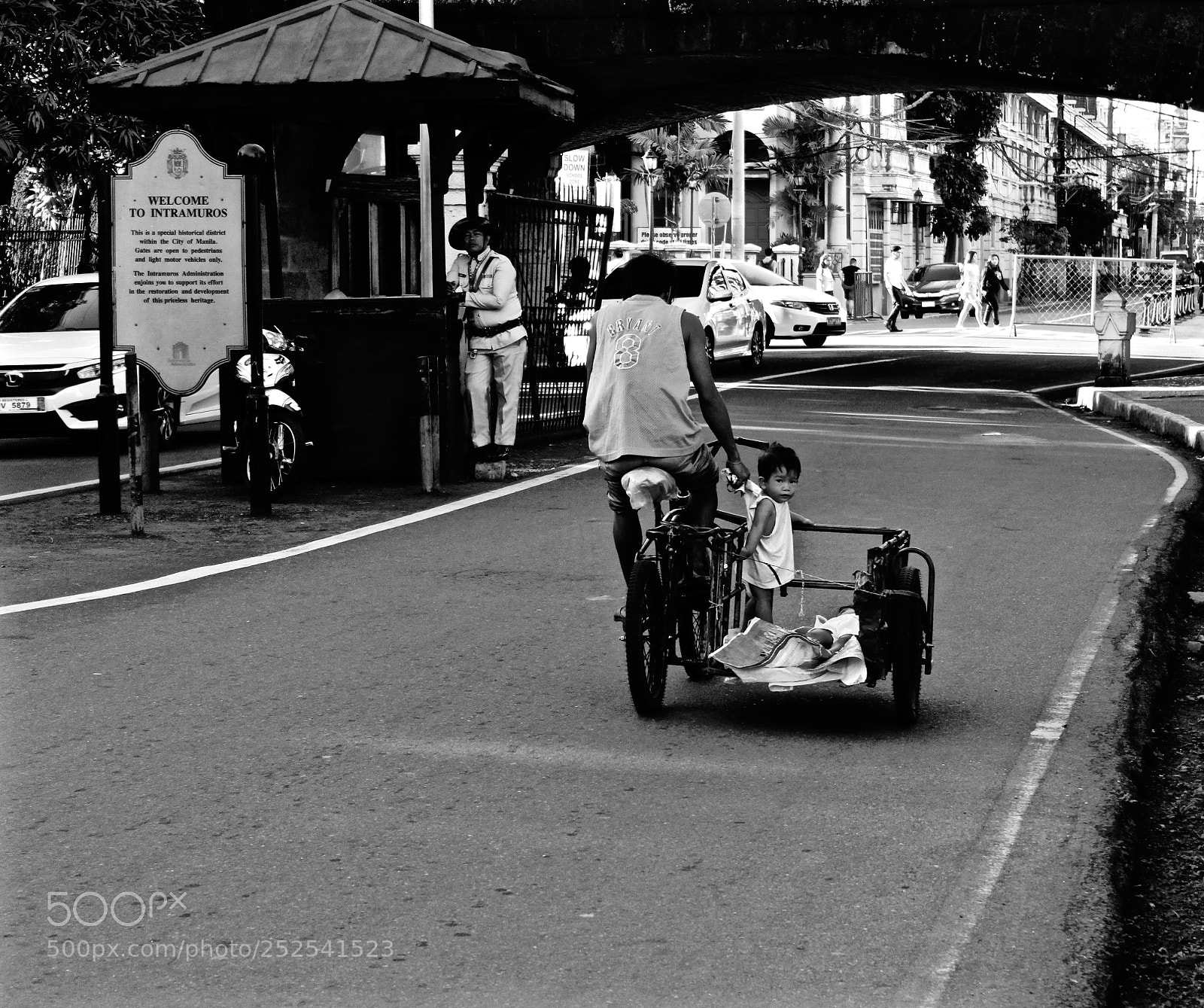 Canon EOS 1300D (EOS Rebel T6 / EOS Kiss X80) sample photo. Local transport. photography