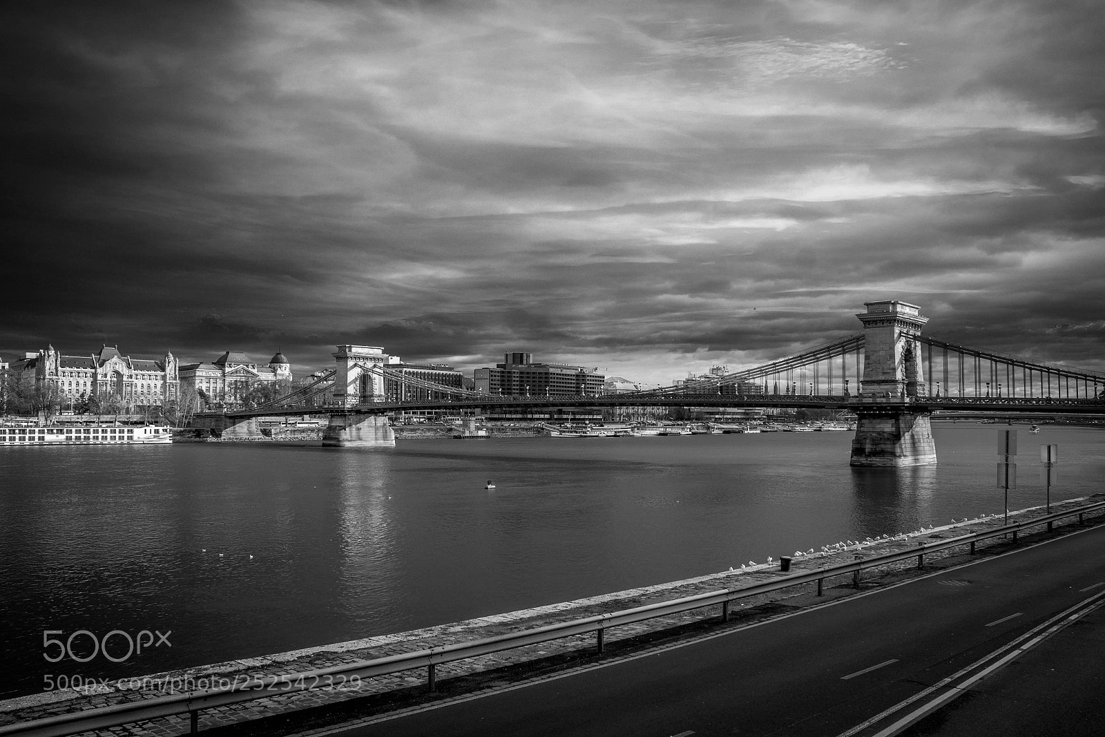 Canon EOS 550D (EOS Rebel T2i / EOS Kiss X4) sample photo. Budapest and bridges b photography