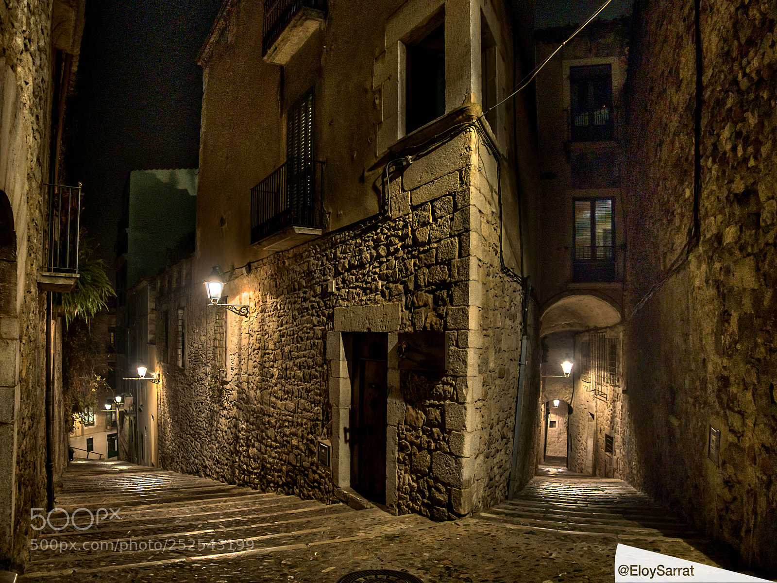 Olympus OM-D E-M5 II sample photo. Old town girona photography